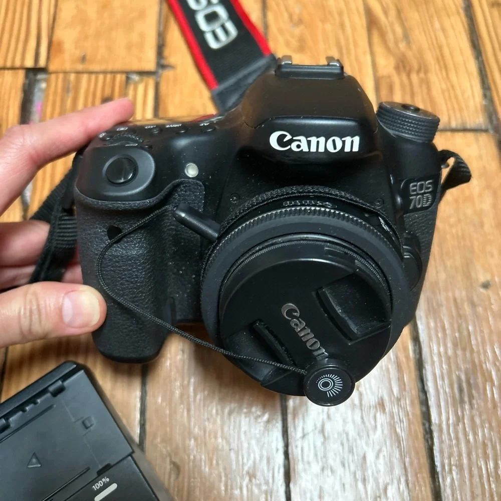 Canon EOS 70D Digital Camera w Canon Macro EFS 24mm Lens